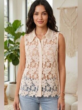 Alice Blue Daisy Crochet Lace Button Front Top. Size L